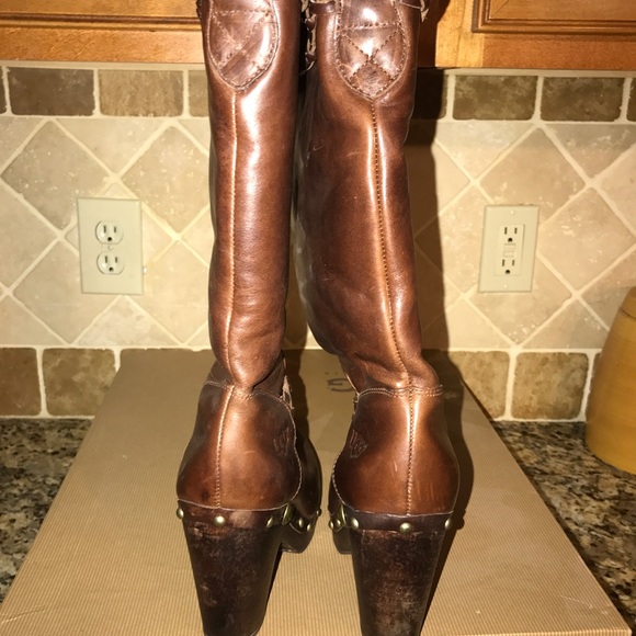 Ugg Savanna with box and copy of receipt - Picture 5 of 8